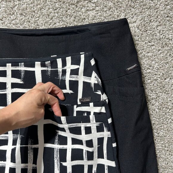S.C.&Co. Womens Sz M 2-Pack Skorts Black & White Print Stretchy Rayon - Picture 5 of 11